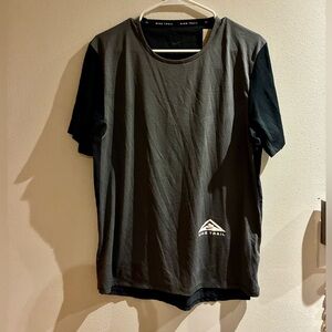 Nike Trail Black and Gray Short Sleeve Tee